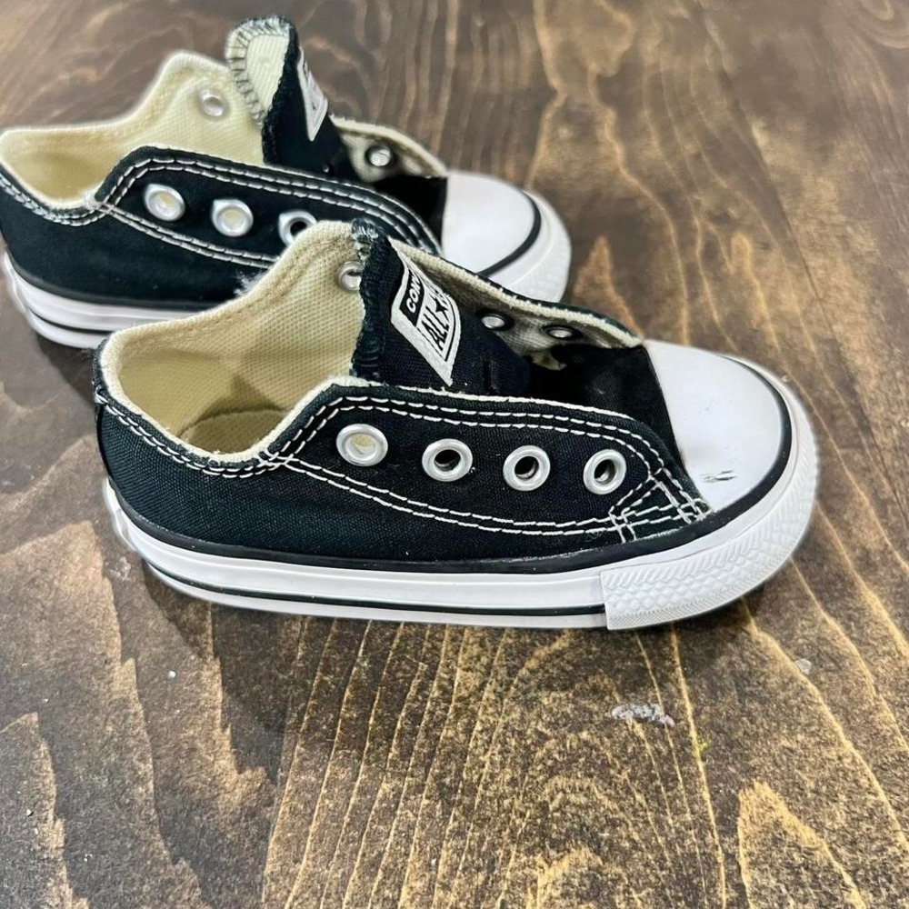 Black and White Converse All Star 5c  (Missing shoe laces) grunge skater